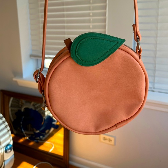 Adorable mini peach purse - Picture 4 of 9